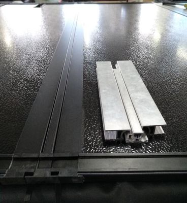 Nhà sản xuất OEM Bán buôn Nhôm Tri Gấp Nắp giường 10 phút Dễ dàng lắp đặt cho Hilux Revo