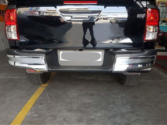 Bảo vệ cản sau xe mạ crôm màu đen 218 * 24 * 17cm cho Hilux Vigo 2004 - 2015